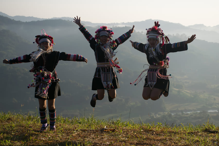 turistas en akha