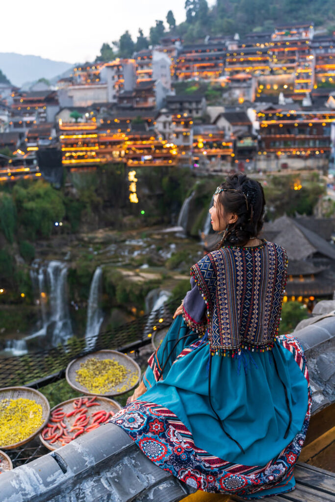 MUJER EN CIUDAD DE LIJIANG
